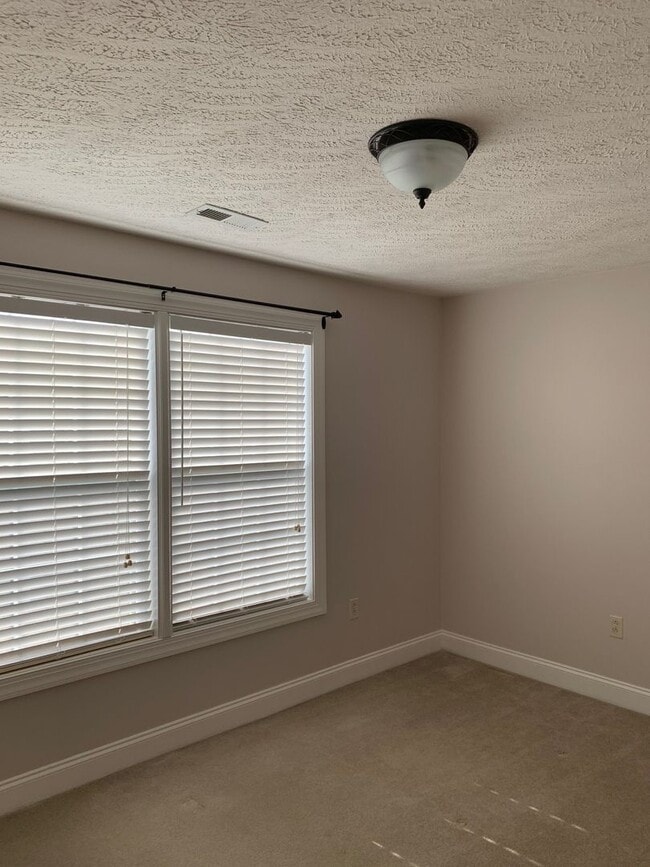 Building Photo - 330 Pin Oak Dr NW