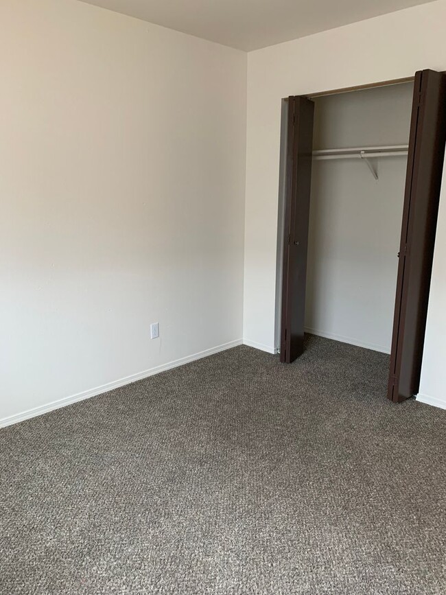 Building Photo - 3 Bdrm 1.5 Ba | Muldoon & Tudor area | AVA...