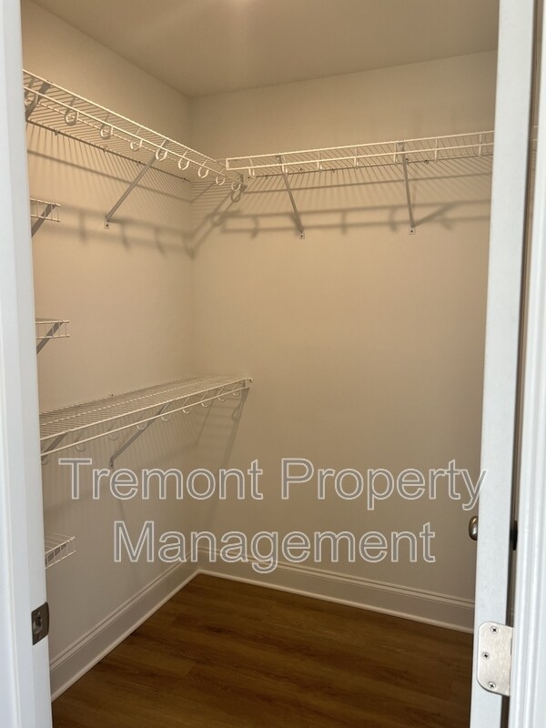 Building Photo - 1226 Sholar Ave