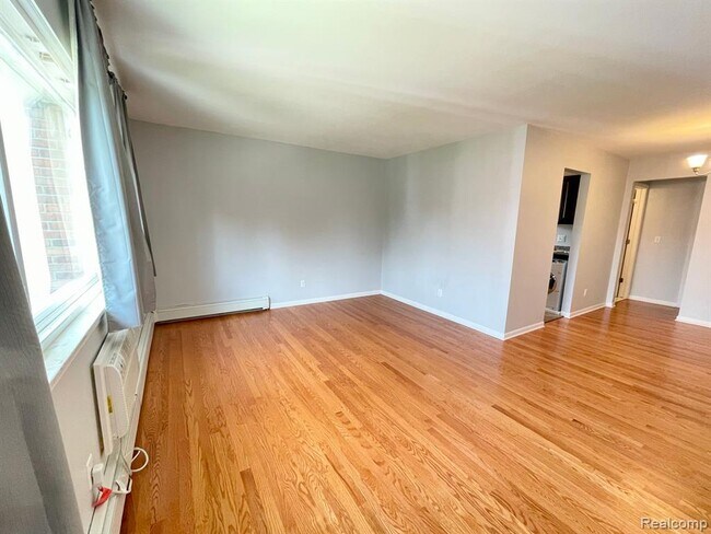 Building Photo - 525 Fairbrook St