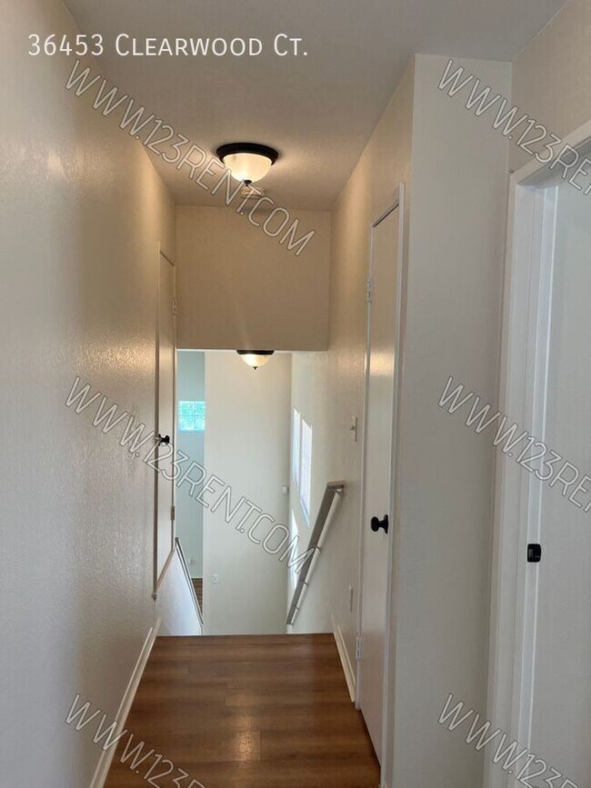 Building Photo - 36453 Clearwood Ct