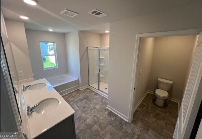 Building Photo - 817 HighGrove Wy