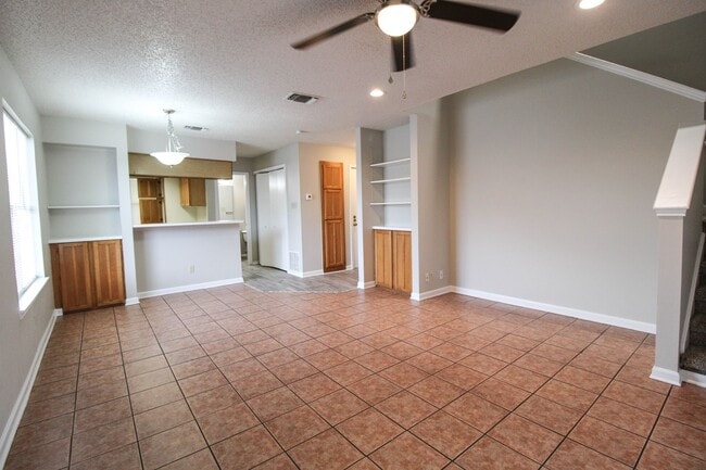 Building Photo - 961 Schertz Pkwy