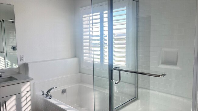 Building Photo - 10840 Pala Bells St