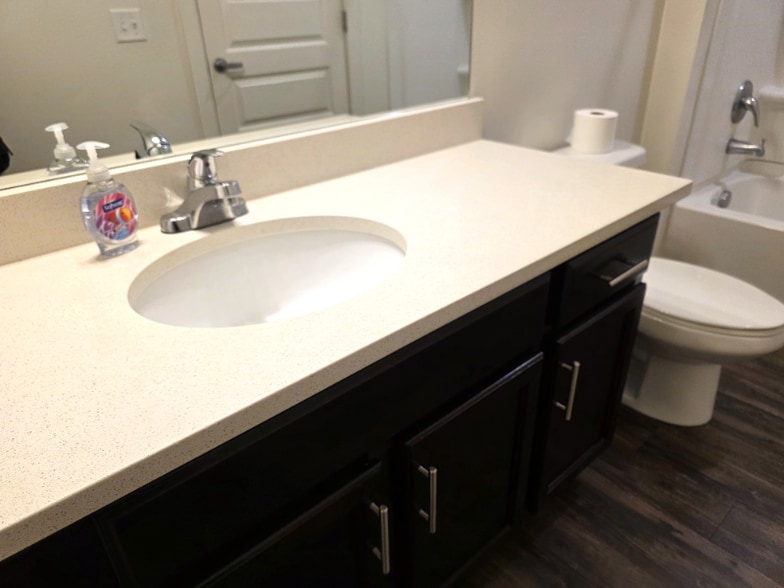 Building Photo - 196 W Vine St