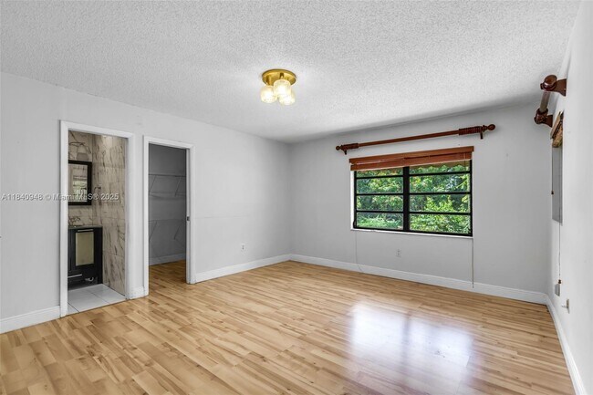 Building Photo - 12845 SW 49th Terrace