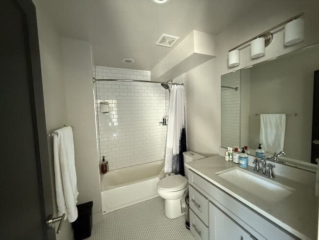 Building Photo - 1551 King St