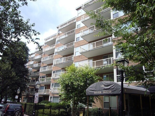 Building Photo - 145 Pinckney St