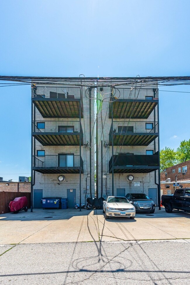Building Photo - 7642 W Belmont Ave