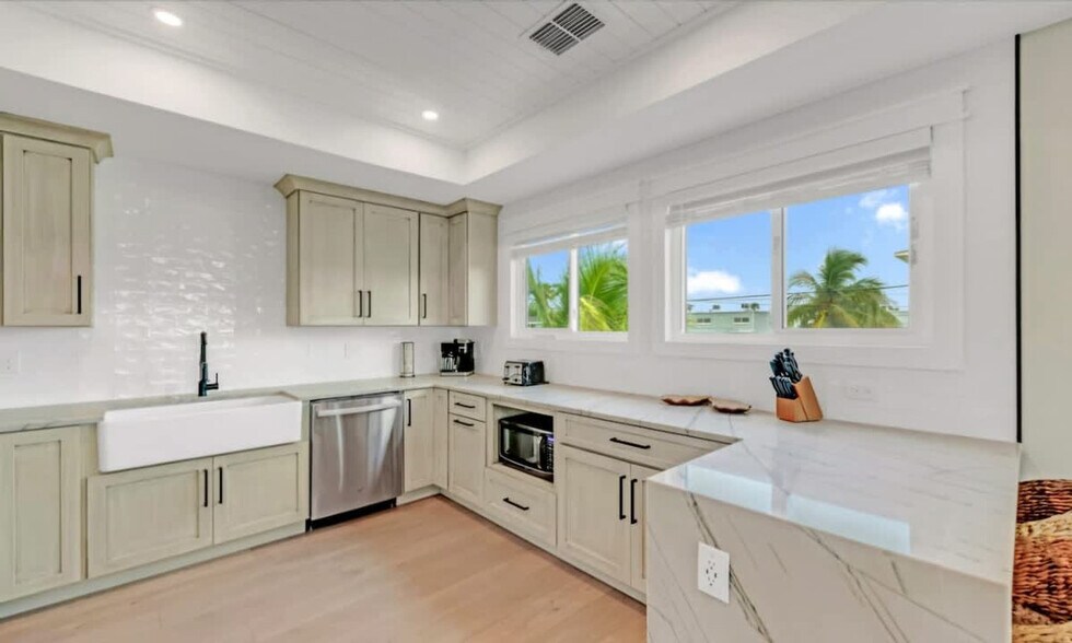 Building Photo - 2411 Avenue C