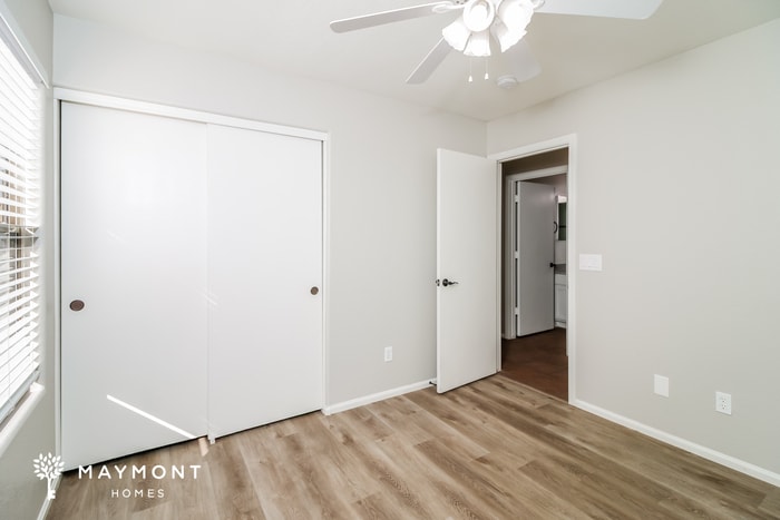 Building Photo - 42539 W Michaels Dr