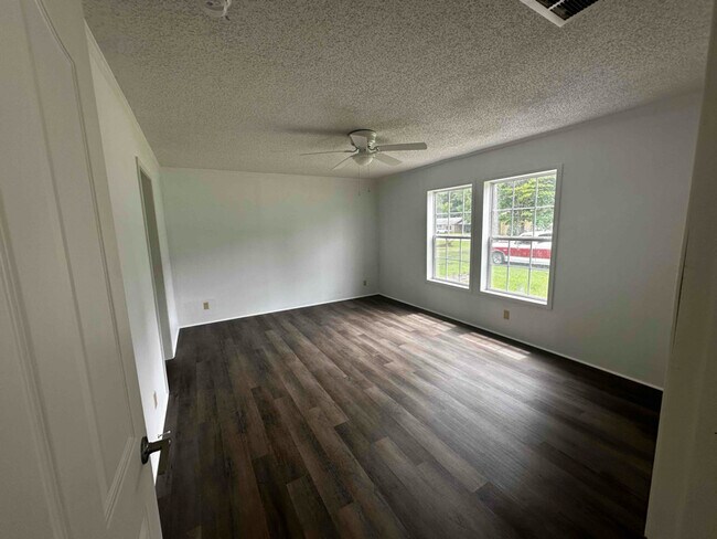 Building Photo - 1120 Spring Garden Rd