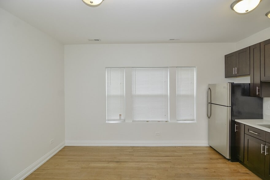 Building Photo - 4911 W Cuyler Ave
