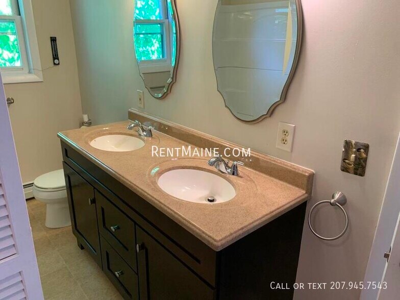 Building Photo - 198 Main Rd N