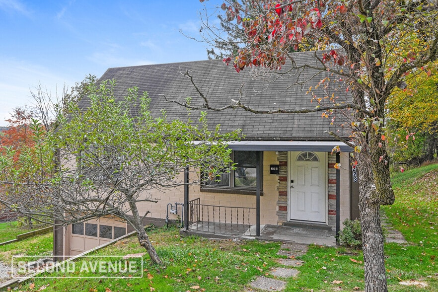 Primary Photo - 223 Auburn St