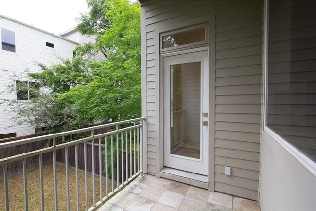 Building Photo - 1616 Edwards St