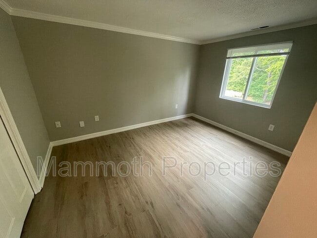 Building Photo - 667 Corning Rd