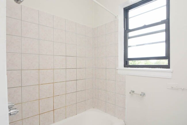 Building Photo - 4856 N Damen Ave