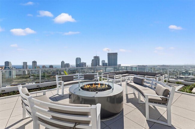 Building Photo - 777 3rd Ave N