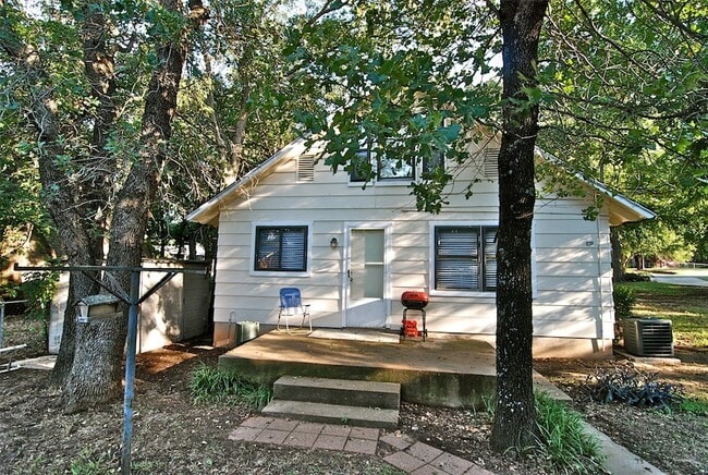 Building Photo - 1706 Saddle Rd