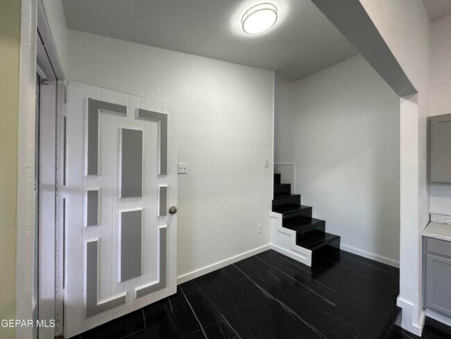 Building Photo - 10408 Medwood Dr