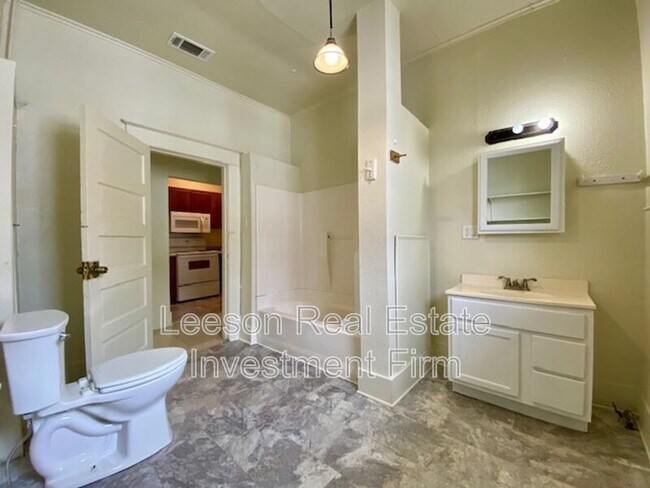 Building Photo - 451 Egan St