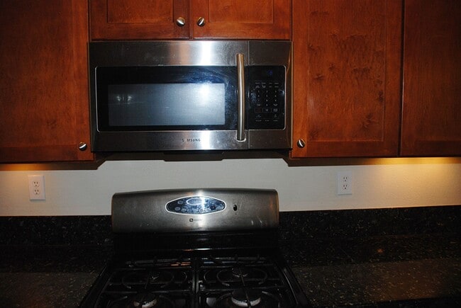 Building Photo - Newly Updated Single Story 4 BR + Office, 2.5 Bath and 3 Car