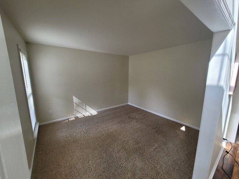 Building Photo - 6351 Pink Dogwood Ln