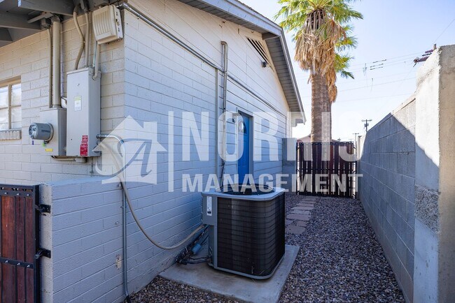 Building Photo - Amazing Home with a Pool and NO HOA