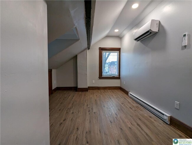 Building Photo - 136 S 8th St