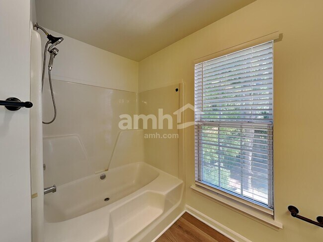 Building Photo - 1015 Farmingham Ln