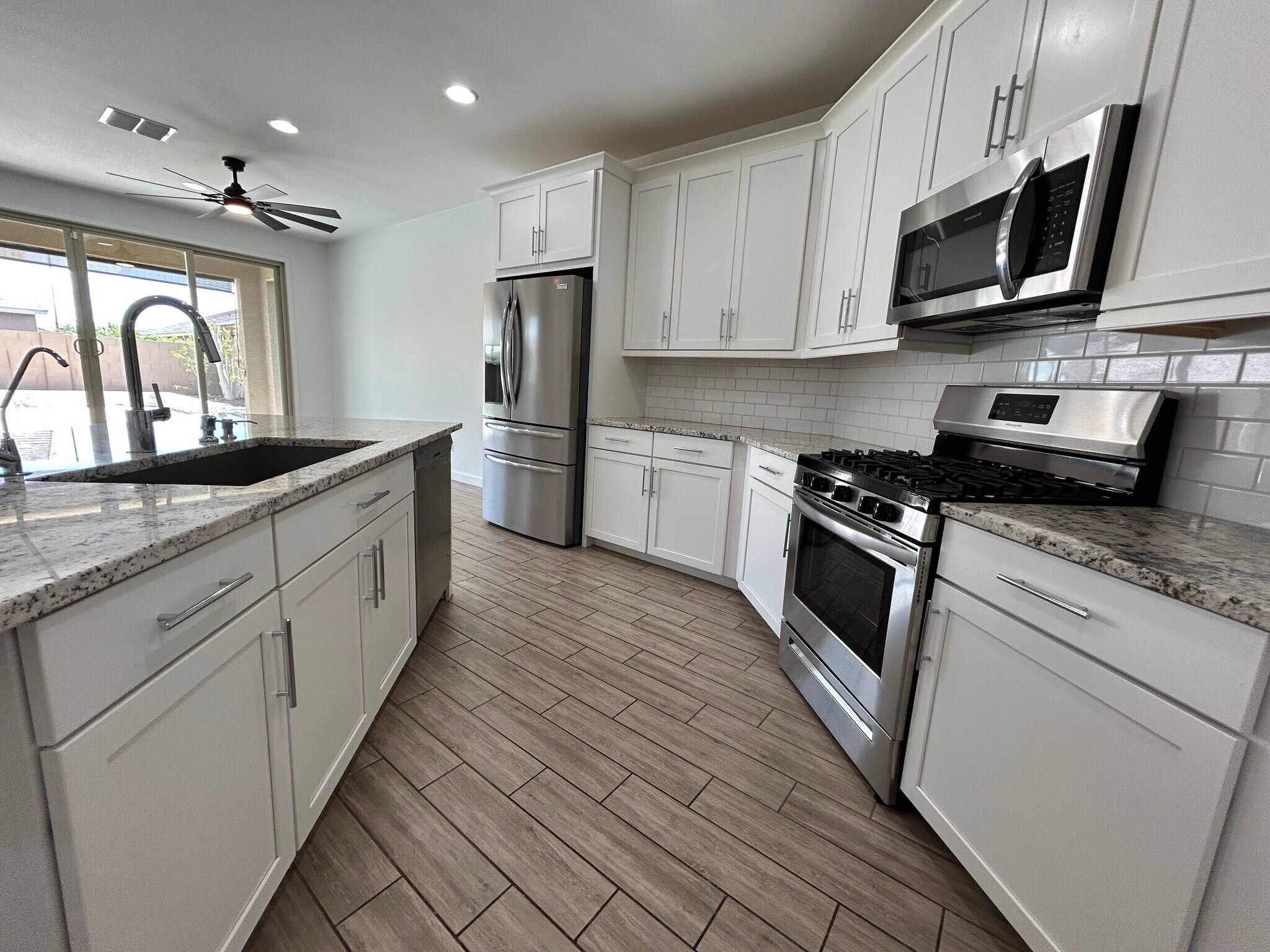 Building Photo - 2241 E Meadowview Ct