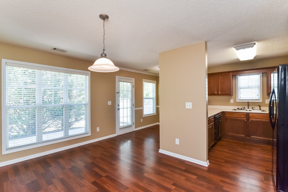 Building Photo - 3856 Pine Village Pl