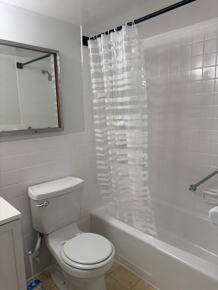 Building Photo - 1111 University Blvd W