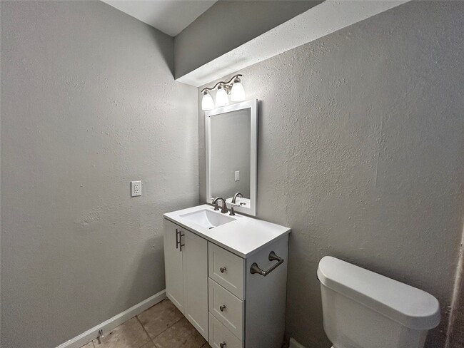 Building Photo - 807 Heights Blvd