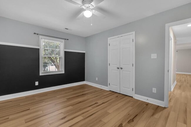 Building Photo - Large Ranch Home with 3BR/ 2 Bath with an Extra Bonus Room!