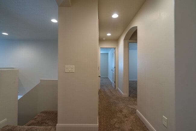 Building Photo - Stunning Home with 4 beds/2.5 baths and 3-Car Garage in Mulberry Estates
