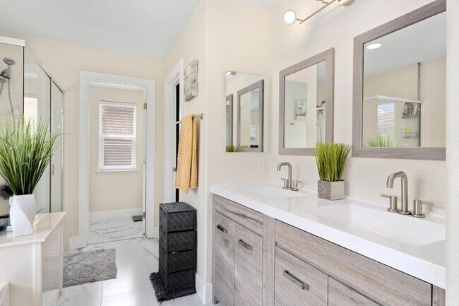 Building Photo - 660 Greg Thatch Cir