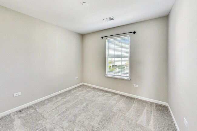 Building Photo - 598 Station Park Cir