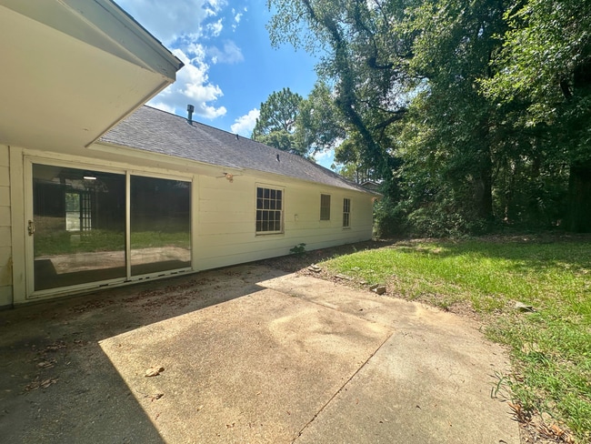 Building Photo - 313 Vanderbilt Dr