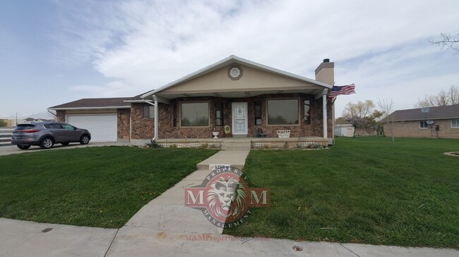 Primary Photo - 2 BD 2 BA House 2 Car Garage