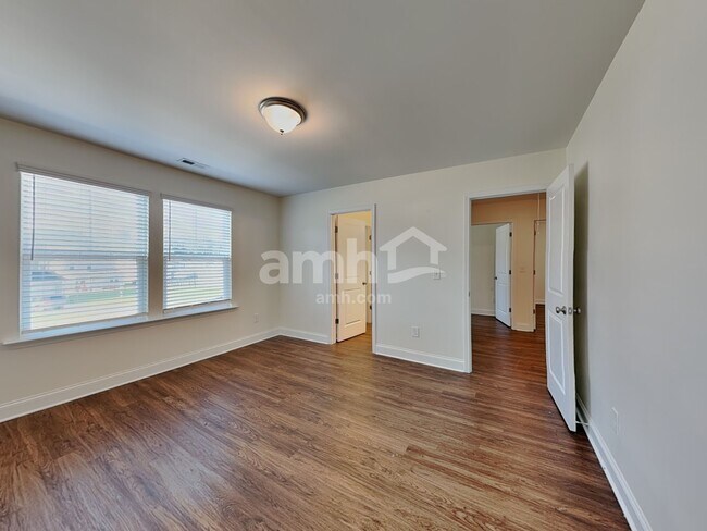 Building Photo - 124 Gregory Dr