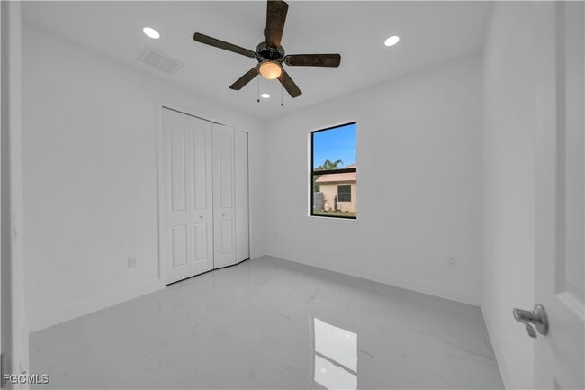 Building Photo - 708 Poinsettia Ave