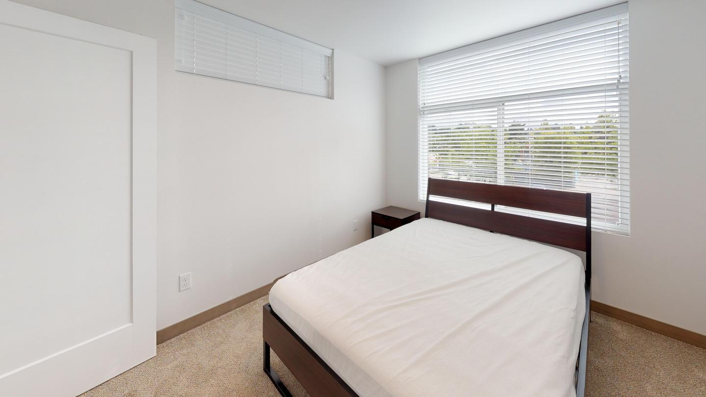 Building Photo - 3308 Claremont Ave S