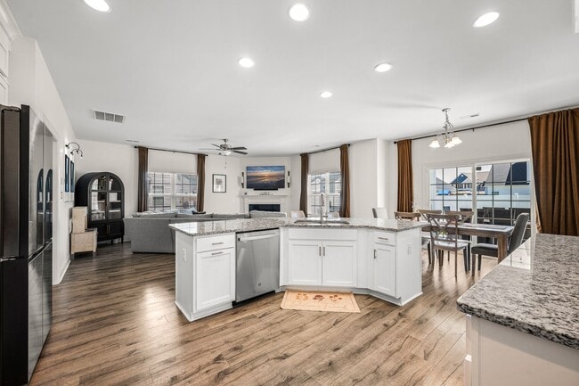 Building Photo - 227 Lookout Ln