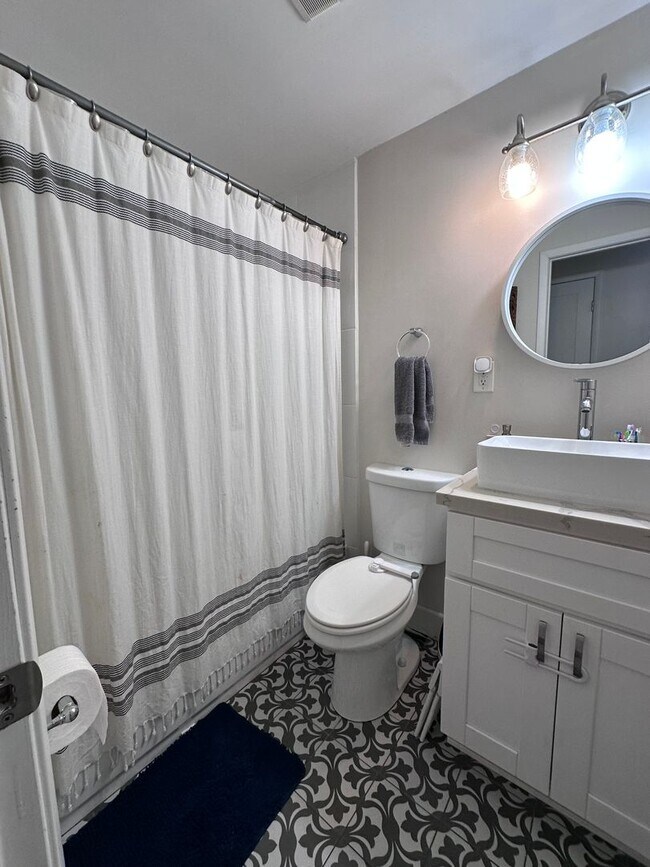 Building Photo - Open Floor Plan in this Stunning 3 bedroom 2 bath home in Imperial Beach!