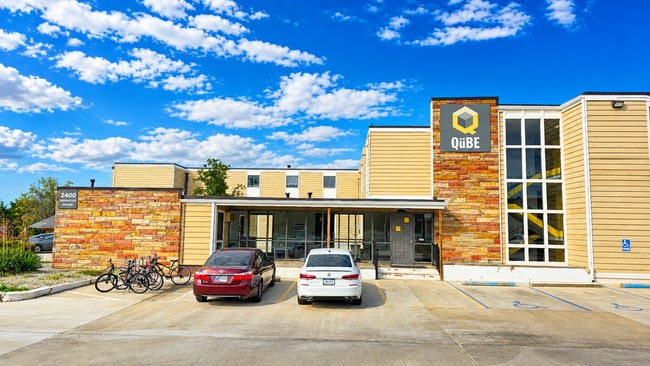 Interior Photo - Qube