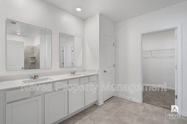Building Photo - 4980 Worchester Dr