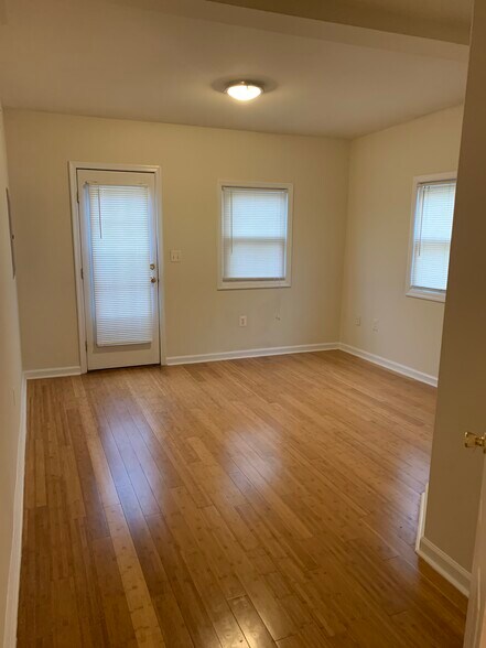 Bedroom - 2527 Brookfield Ave