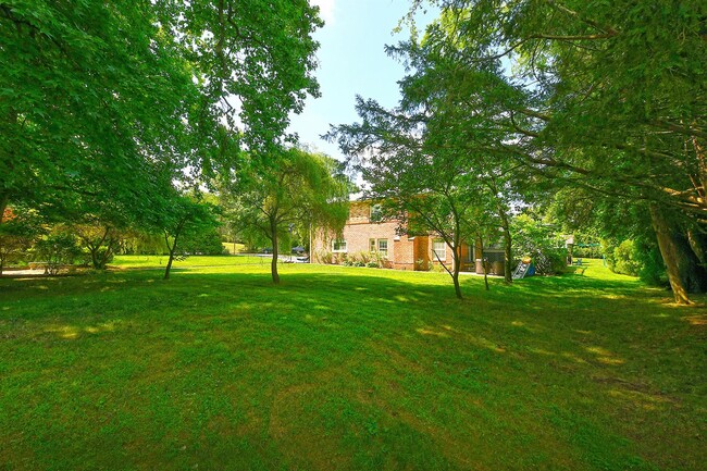 Building Photo - 2 Cherrywood Ln
